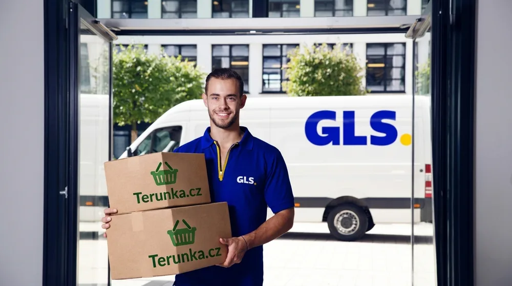 Kurýr GLS doručuje nákupy z e-shopu Terunka.cz